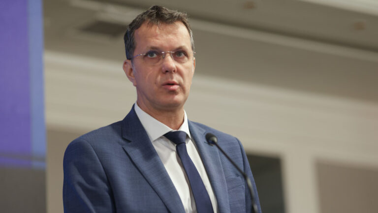 neclaritatile-din-cv-ul-ministrului-ionut-mosteanu,-dupa-ce-si-a-publicat-diploma-de-licenta.-raspunsul-universitatii-bioterra
