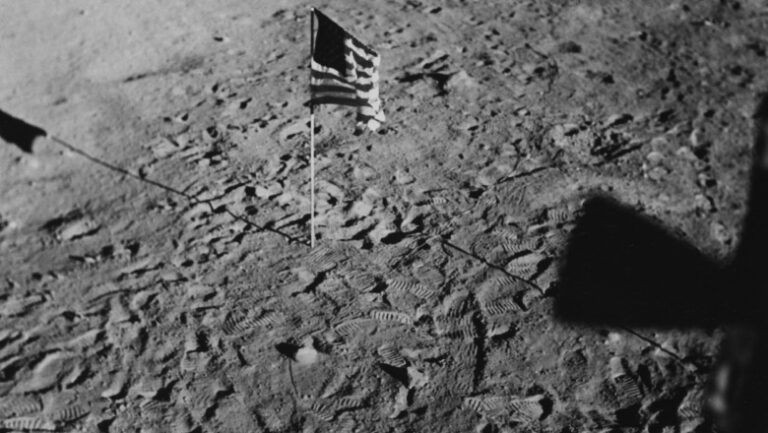 obiectiv-stabilit-oficial-de-trump:-sua-trebuie-sa-trimita-din-nou-oameni-pe-luna-pana-in-2028.-ordinul-semnat-de-presedintele-american
