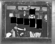 dosarele-epstein:-imagine-noua-cu-fostul-print-andrew,-fotografiat-cu-capul-in-poala-unei-femei,-sub-ochii-lui-ghislaine-maxwell