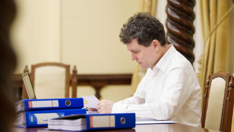 nicusor-dan:-am-primit-de-la-magistrati-sute-de-pagini-de-materiale-despre-problemele-din-justitie.-luni-voi-reveni-cu-concluzii