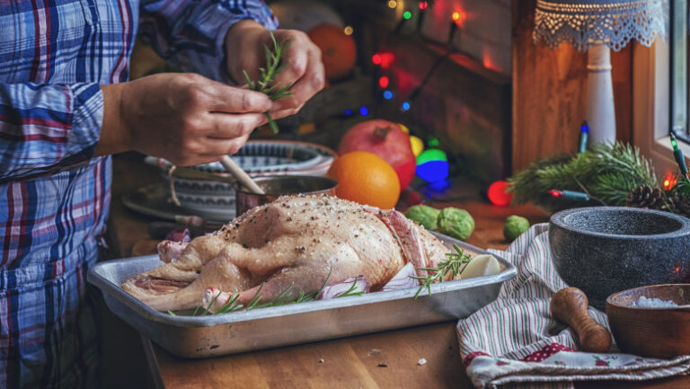 cele-mai-bune-retete-de-friptura-pentru-masa-de-craciun:-secretele-bucatarilor-pentru-carne-suculenta-si-frageda