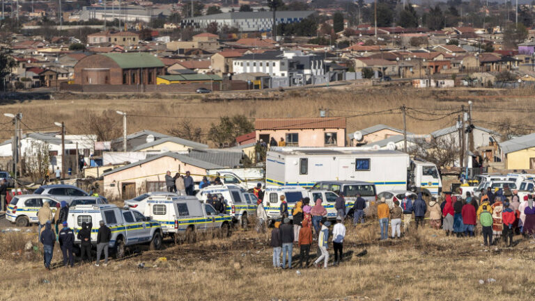 un-barbat-inarmat-a-ucis-cel-putin-10-persoane-intr-un-atac-langa-johannesburg