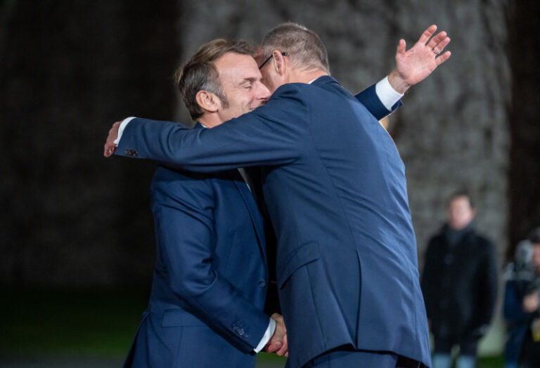 „macron-l-a-tradat-pe-merz-si-stie-ca-va-trebui-sa-plateasca”.-cum-s-au-inversat-rolurile-frantei-si-germaniei-in-uniunea-europeana