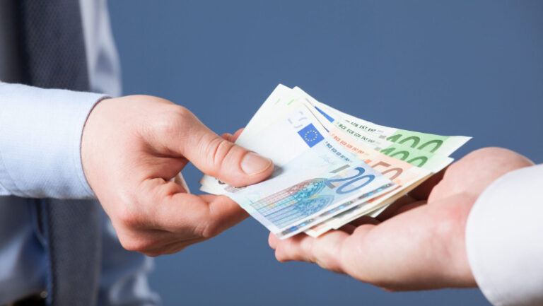unde-sunt-cele-mai-mari-salarii-in-europa-si-care-sunt-diferentele-de-castig-intre-tari.-pe-ce-loc-se-afla-romania