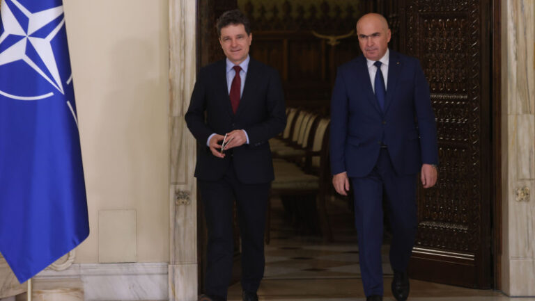 noii-ministri-ai-apararii-si-economiei-au-depus-juramantul-la-palatul-cotroceni.-ce-se-intampla-cu-ministerul-educatiei