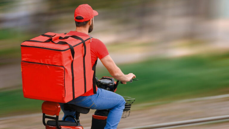 noi-reguli-pentru-lucratorii-straini:-angajarea-ar-putea-fi-complet-digitalizata.-guvernul-a-pus-proiectul-in-transparenta-decizionala