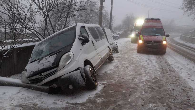 accident-la-stroesti,-in-judetul-iasi:-un-ranit,-dupa-ce-un-microbuz-a-iesit-de-pe-sosea accident-la-stroesti,-in-judetul-iasi:-un-ranit,-dupa-ce-un-microbuz-a-iesit-de-pe-sosea