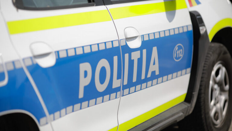 accident-grav-in-satu-mare:-un-barbat-a-intrat-cu-masina-intr-o-locuinta,-in-dimineata-zilei-de-craciun