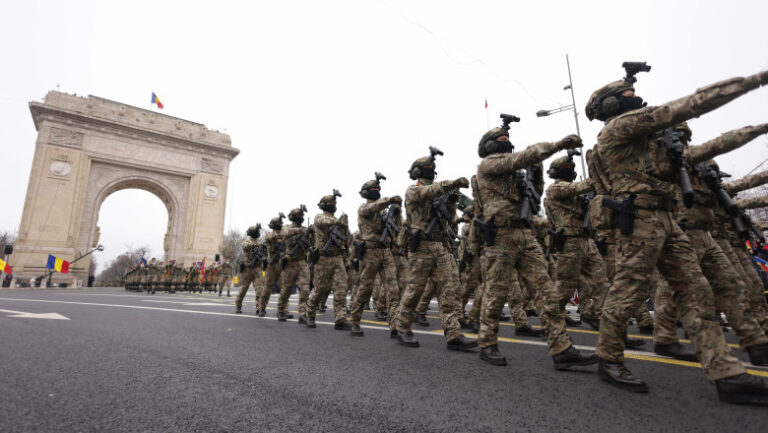 ministrul-apararii-spune-ca-in-armata-romana-mai-sunt-„lucruri-de-eficientizat”:-„nu-inseamna-sa-scazi-salarii,-sa-scazi-pensii”