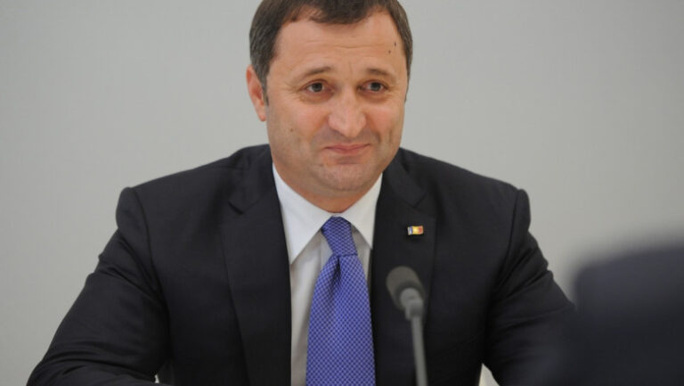 vlad-filat,-dat-in-urmarire-internationala.-fostul-premier-al-republicii-moldova-este-condamnat-la-doi-ani-de-inchisoare-in-franta
