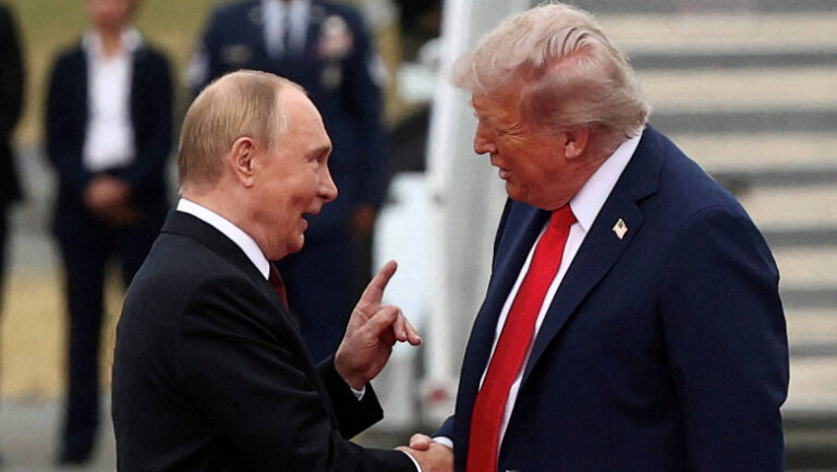 inainte-de-intalnirea-cu-volodimir-zelenski,-donald-trump-a-vorbit-la-telefon-cu-vladimir-putin:-„conversatie-foarte-productiva”