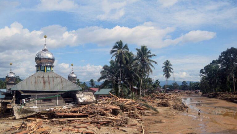 indonezia-renunta-la-artificiile-de-anul-nou,-in-semn-de-solidaritate-cu-victimele-inundatiilor-devastatoare