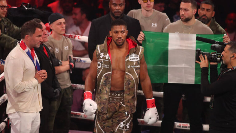 boxerul-anthony-joshua-a-fost-ranit-intr-un-accident-rutier-grav-in-nigeria.-doua-persoane-au-murit