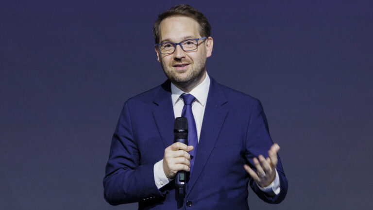 dominic-fritz-a-acuzat-„jocuri-tactice”-la-ccr-si-a-cerut-reforma-curtii-constitutionale:-„exista-procedura-incetarii-mandatului”
