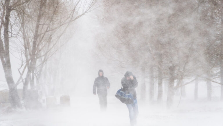 noi-avertizari-de-la-meteorologi:-cod-galben-de-vant-si-ninsoare-viscolita.-cum-va-fi-vremea-pana-la-revelion
