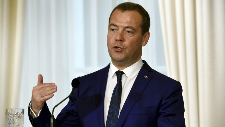 zelenski,-amenintat-cu-moartea-de-fostul-presedinte-rus-dmitri-medvedev:-„doamna-cu-coasa”-ii-sufla-deseori-in-ceafa-ticalosului zelenski,-amenintat-cu-moartea-de-fostul-presedinte-rus-dmitri-medvedev:-„doamna-cu-coasa”-ii-sufla-deseori-in-ceafa-ticalosului