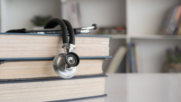 dna:-profesori-de-la-facultatea-de-medicina-din-galati,-trimisi-in-judecata-pentru-mita-in-bani-si-bijuterii-la-examenul-de-rezidentiat