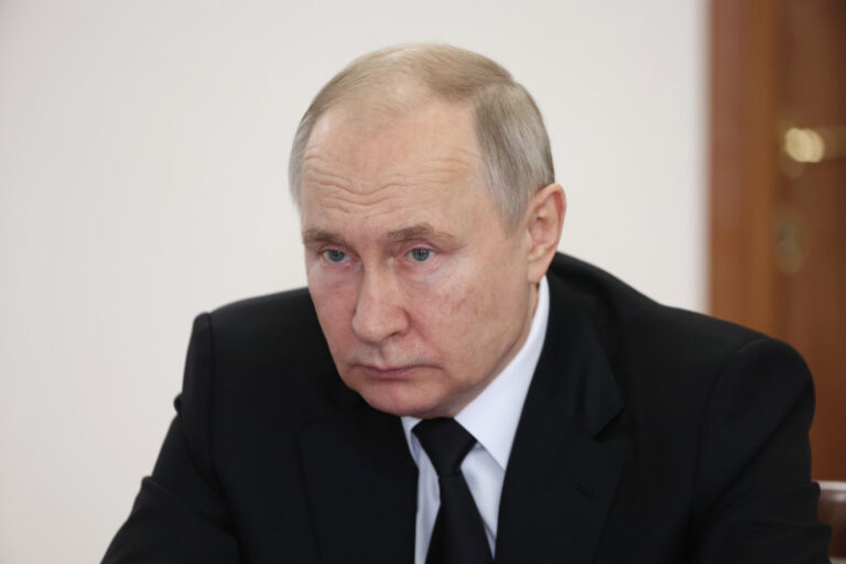 o-economie-„pe-butuci”,-preturi-tot-mai-mici-ale-petrolului-si-un-sector-civil-in-criza.-2026-se-anunta-a-fi-un-an-dificil-pentru-rusia