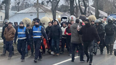 bataia-cu-ciomege-de-la-ruginoasa,-oprita-de-jandarmi-cu-gaze-lacrimogene bataia-cu-ciomege-de-la-ruginoasa,-oprita-de-jandarmi-cu-gaze-lacrimogene