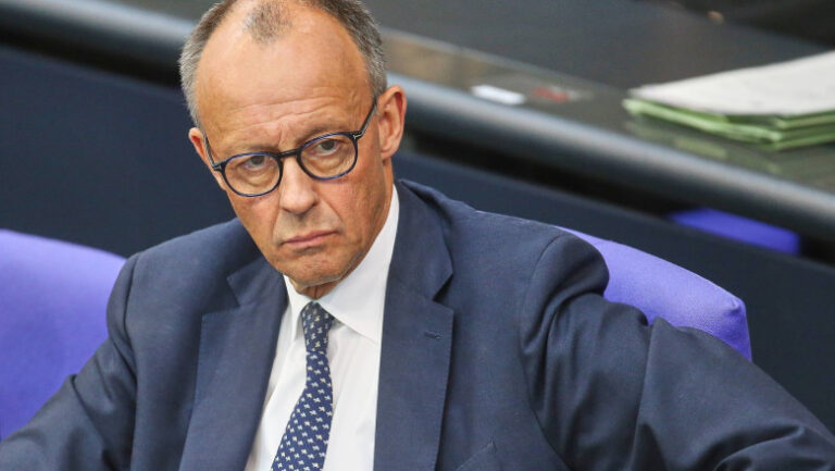 avertisment-sumbru-in-mesajului-cancelarului-german-de-anul-nou:-„razboiul-bate-la-portile-europei”