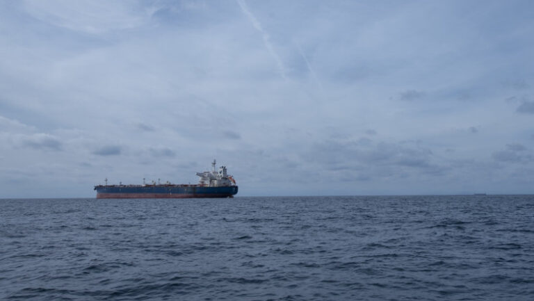 atacurile-ucrainei-asupra-flotei-fantoma-a-rusiei-au-scumpit-transportul-pe-marea-neagra