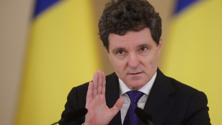 nicusor-dan,-despre-criza-apei-potabile-din-prahova:-„vinovatia-este-la-apele-romane”.-ce-spune-despre-o-demisie-a-ministrului-mediului