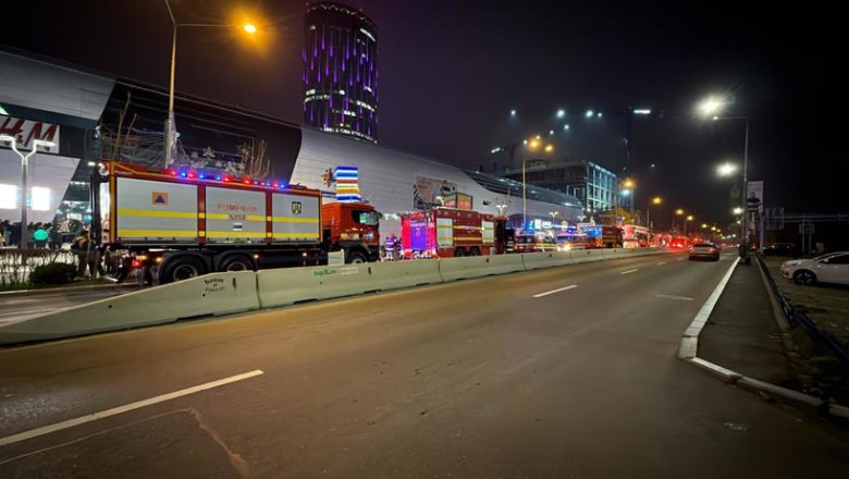 incendiu-la-un-mall-de-pe-calea-floreasca-din-bucuresti-peste-1.000-de-persoane-au-fost-evacuate incendiu-la-un-mall-de-pe-calea-floreasca-din-bucuresti-peste-1.000-de-persoane-au-fost-evacuate