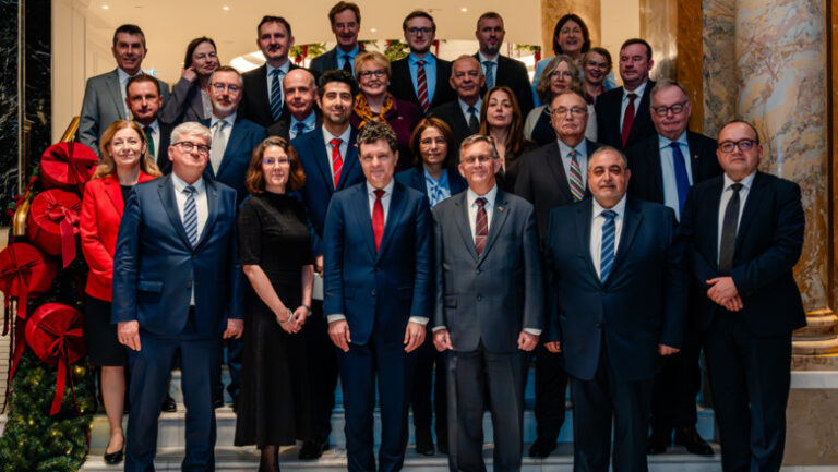 nicusor-dan,-intalnire-cu-ambasadorii-ue:-romania-va-continua-sa-se-implice-activ-si-constructiv-in-toate-dezbaterile-europene