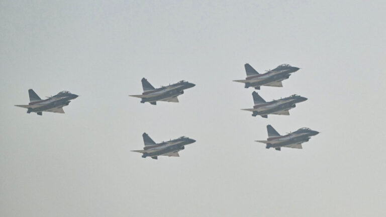taiwanul-avertizeaza:-avioane-mlilitare-chineze-au-„simulat-atacuri”-impotriva-unor-nave-militare-straine