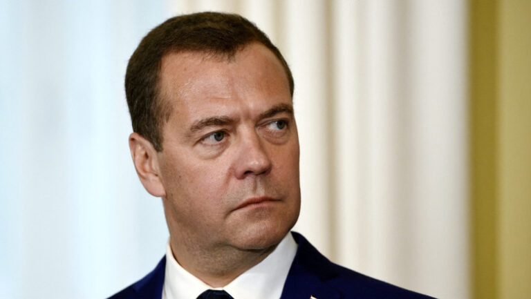 dmitri-medvedev-ameninta-„nebuna-uniune-europeana”:-confiscarea-activelor-rusesti-ar-fi-echivalenta-cu-un-act-ce-justifica-razboiul