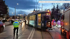 un-tramvai-a-deraiat-la-iasi,-acrosand-doua-vehicule un-tramvai-a-deraiat-la-iasi,-acrosand-doua-vehicule