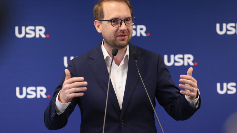 fritz:-declaratiile-recente-ale-elenei-lasconi-nu-le-consider-foarte-fericite.-posibil-sa-isi-doreasca-excluderea-din-usr