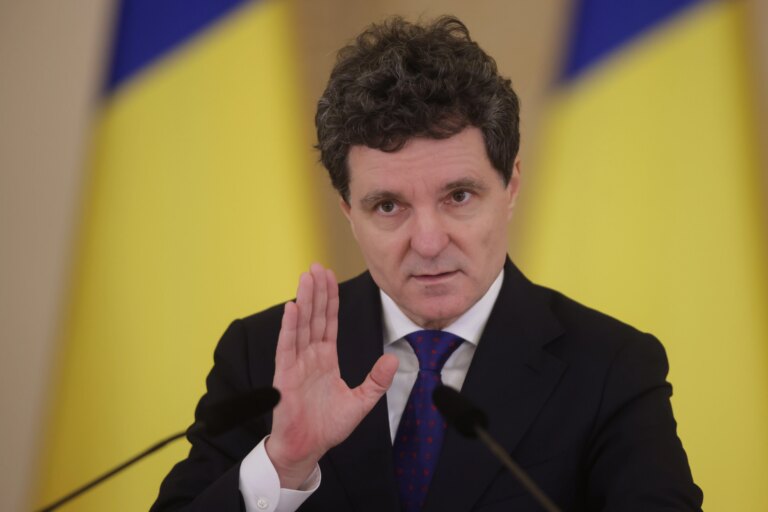 hegseth-spunea-in-2016-ca-armata-trebuie-sa-refuze-ordinele-ilegale-ale-lui-trump.-acum-ii-ataca-pe-democratii-care-gandesc-astfel