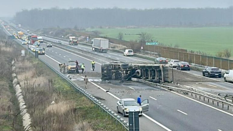 accidentul-de-pe-autostrada-a3:-viata-soferului-de-tir-a-fost-salvata-de-trei-militarii-francezi-din-batalionul-de-la-cincu