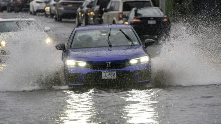 dezastru-in-sua-si-canada-din-cauza-inundatiilor.-peste-o-suta-de-mii-de-persoane-au-fost-evacuate,-iar-zeci-de-drumuri-au-fost-inchise