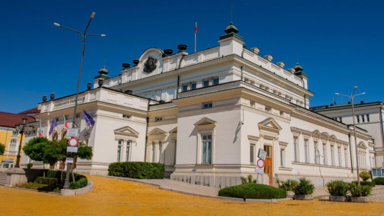 propuneri-ca-bulgaria-sa-amane-trecerea-la-euro-cu-un-an.-planurile-unui-partid-de-extrema-dreapta,-eurosceptic