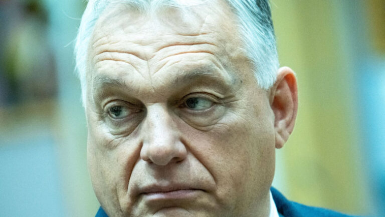 zeci-de-mii-de-protestatari-cer-demisia-lui-viktor-orban,-dupa-dezvaluirea-unor-abuzuri-dintr-un-centru-de-detentie-pentru-minori