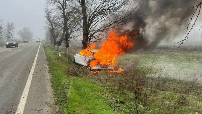 accident-grav-in-olt.-un-tanar-de-19-ani-a-murit-dupa-ce-a-intrat-cu-masina-in-copac,-iar-autoturismul-a-luat-foc accident-grav-in-olt.-un-tanar-de-19-ani-a-murit-dupa-ce-a-intrat-cu-masina-in-copac,-iar-autoturismul-a-luat-foc
