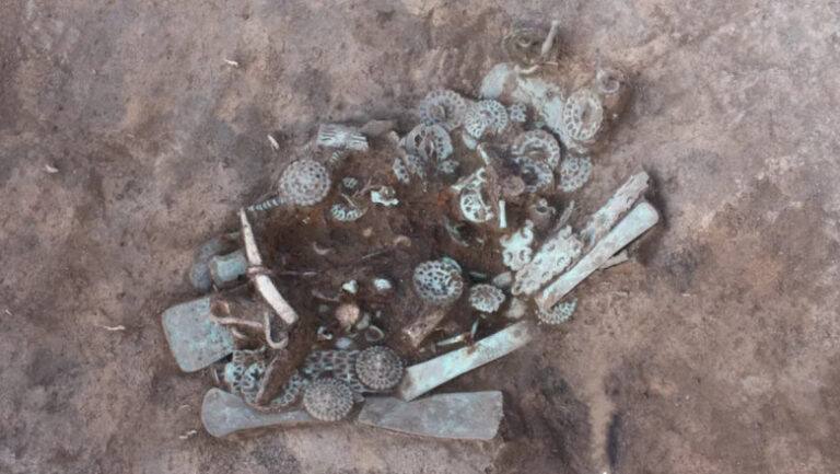 descoperire-uriasa-in-rusia:-ansamblu-de-ofrande-funerare-vechi-de-2400-de-ani.-arheologii-spun-ca-este-cel-mai-bogat-gasit-vreodata