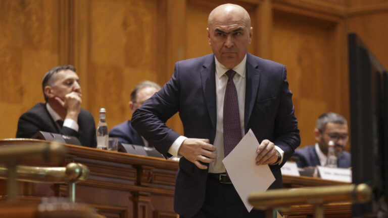 sindicatele-ii-cer-lui-bolojan-majorarea-salariului-minim-cu-300-de-lei.-„romania,-un-paradis-fiscal,-cu-o-politica-salariala-aberanta”