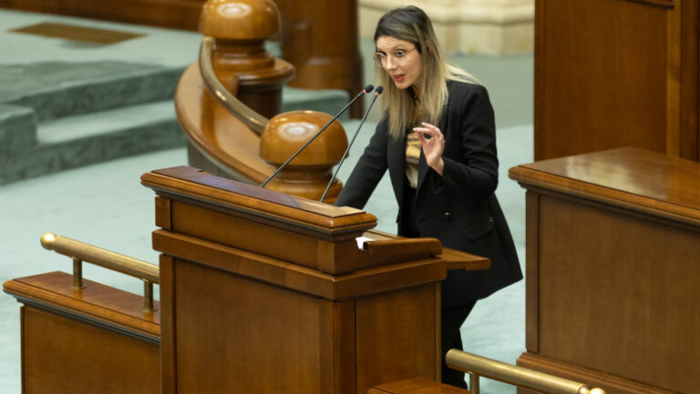 senatul-a-adoptat-motiunea-simpla-a-aur-impotriva-ministrei-mediului:-presedintele-usr:-„diana-buzoianu-nu-pleaca-nicaieri”