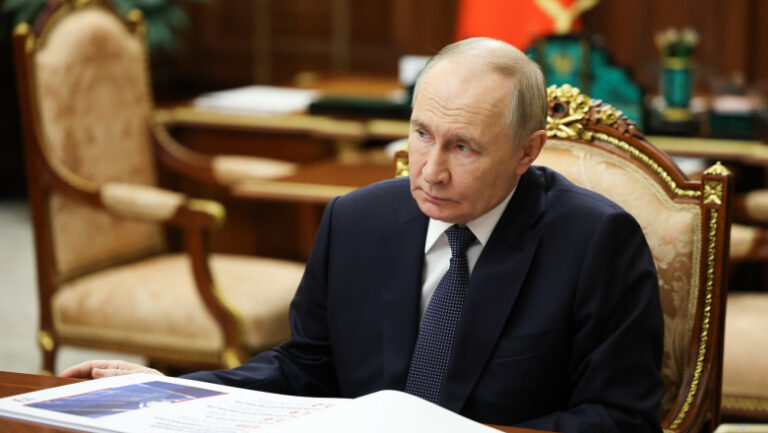 putin-a-ratificat-un-acord-cu-india,-care-reglementeaza-trimiterea-reciproca-de-personal-si-echipament-militar