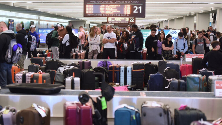 haos-pe-aeroporturile-europene-val-de-greve-in-prag-de-sarbatori.-patru-ore-de-blocaj-miercuri-in-italia,-100-de-zboruri-anulate