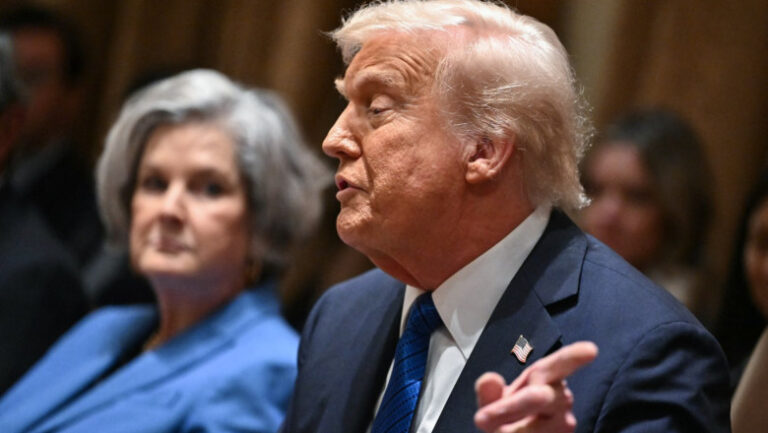 cum-a-comentat-donald-trump-declaratiile-sefei-sale-de-cabinet,-care-a-spus-despre-presedinte-ca-„are-personalitate-de-alcoolic”