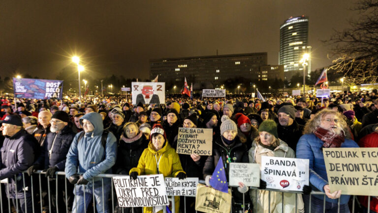 curtea-constitutionala-din-slovacia-suspenda-legea-care-desfiinteaza-biroul-avertizorilor-de-integritate,-dupa-proteste-in-toata-tara