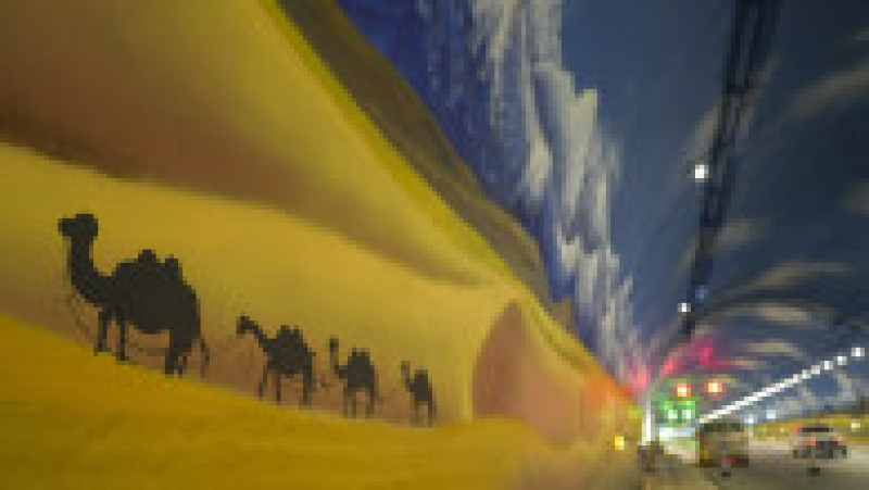 Cel mai lung tunel de autostradă din lume va fi deschis până la sfârșitul acestui an. Acesta este situat în nord-vestul Chinei, pe autostrada Urumqi-Yuli din Regiunea Autonomă Xinjiang. Tunelul Tianshan Shengli are o lungime de 22,13 kilometri și traversează Munții Tian Shan. / Sursă foto: Profimedia | Poza 1 din 5