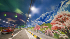 Cel mai lung tunel de autostradă din lume va fi deschis până la sfârșitul acestui an. Acesta este situat în nord-vestul Chinei, pe autostrada Urumqi-Yuli din Regiunea Autonomă Xinjiang. Tunelul Tianshan Shengli are o lungime de 22,13 kilometri și traversează Munții Tian Shan. / Sursă foto: Profimedia | Poza 2 din 5
