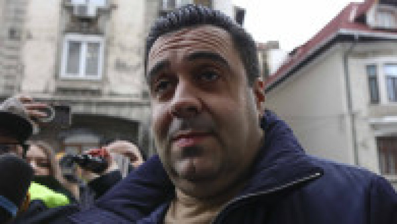 Fostul ministru al transporturilor, Razvan Cuc, este adus la sediul DNA, in Bucuresti, 16 decembrie 2025. Foto: Inquam Photos / Octav Ganea | Poza 5 din 5
