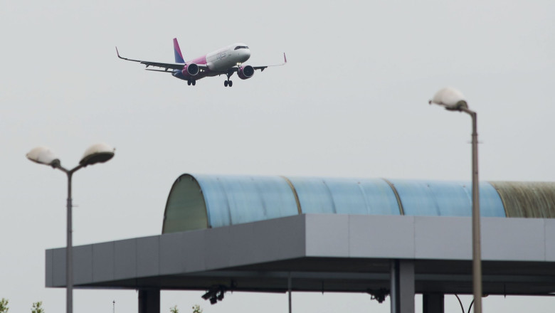 cursele-speciale-ale-tarom-care-ar-fi-trebuit-sa-repatrieze-peste-300-de-romani-din-orientul-mijlociu,-amanate-pentru-luni-seara cursele-speciale-ale-tarom-care-ar-fi-trebuit-sa-repatrieze-peste-300-de-romani-din-orientul-mijlociu,-amanate-pentru-luni-seara