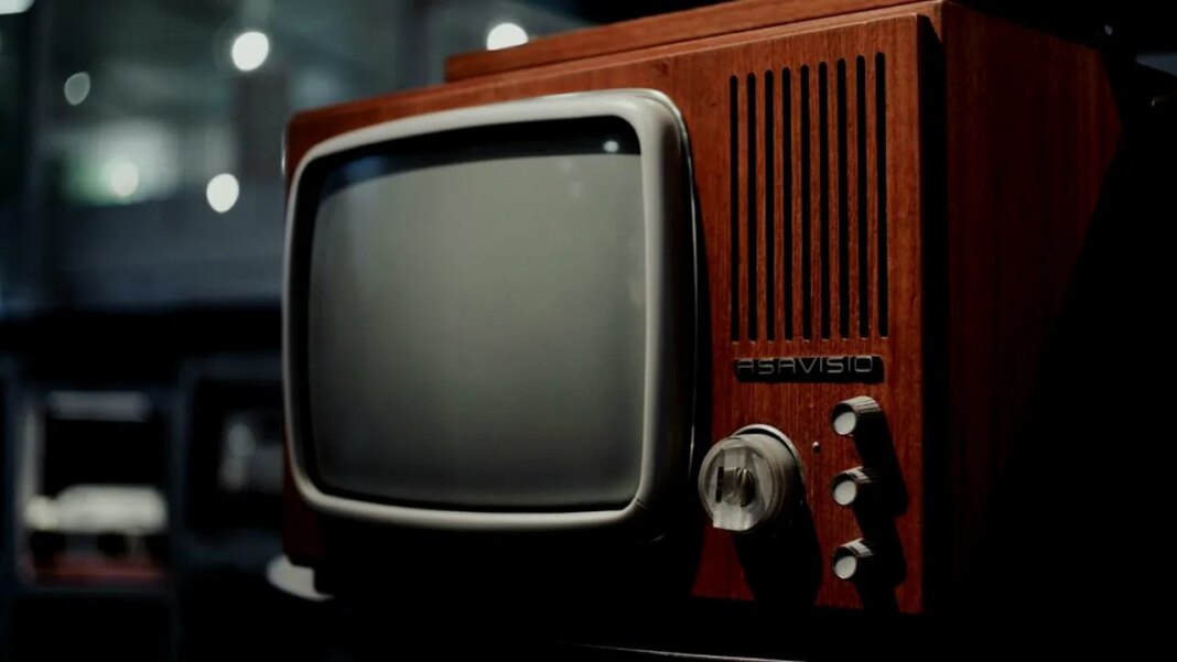 seara-in-care-televiziunea-s-a-oprit.-ce-vedeau-romanii-la-televizor-cand-a-inceput-cutremurul-din-1977